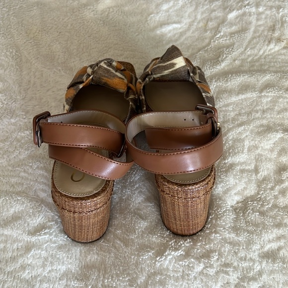 TAN WEDGES - Picture 4 of 4